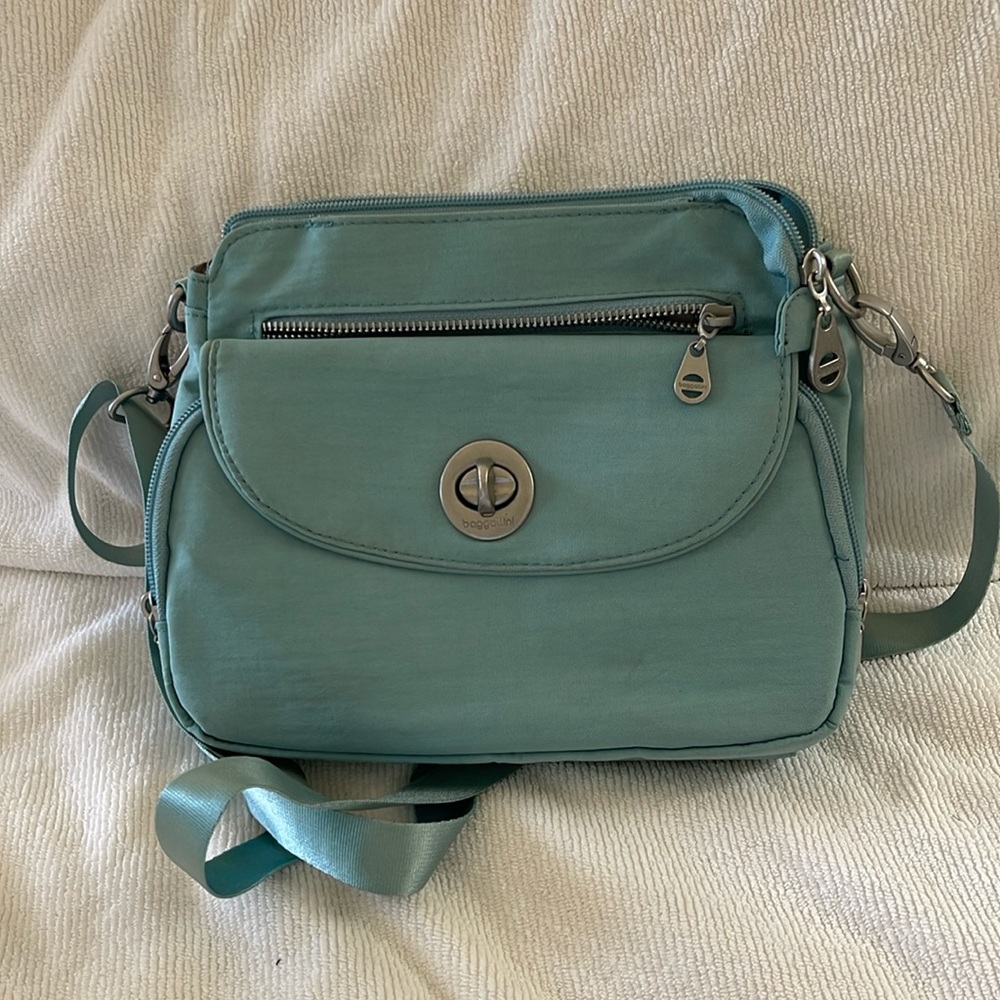 Baggallini Calais crossbody